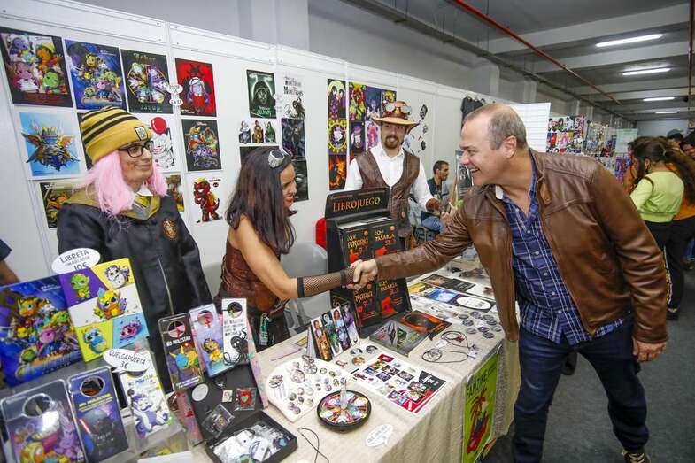 El alcalde Augusto Hidalgo, visitando el evento (Foto TA)